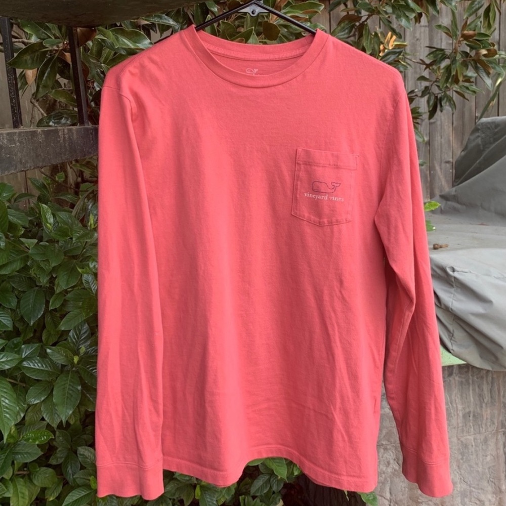 Dark blue and watermelon vineyard vines tee